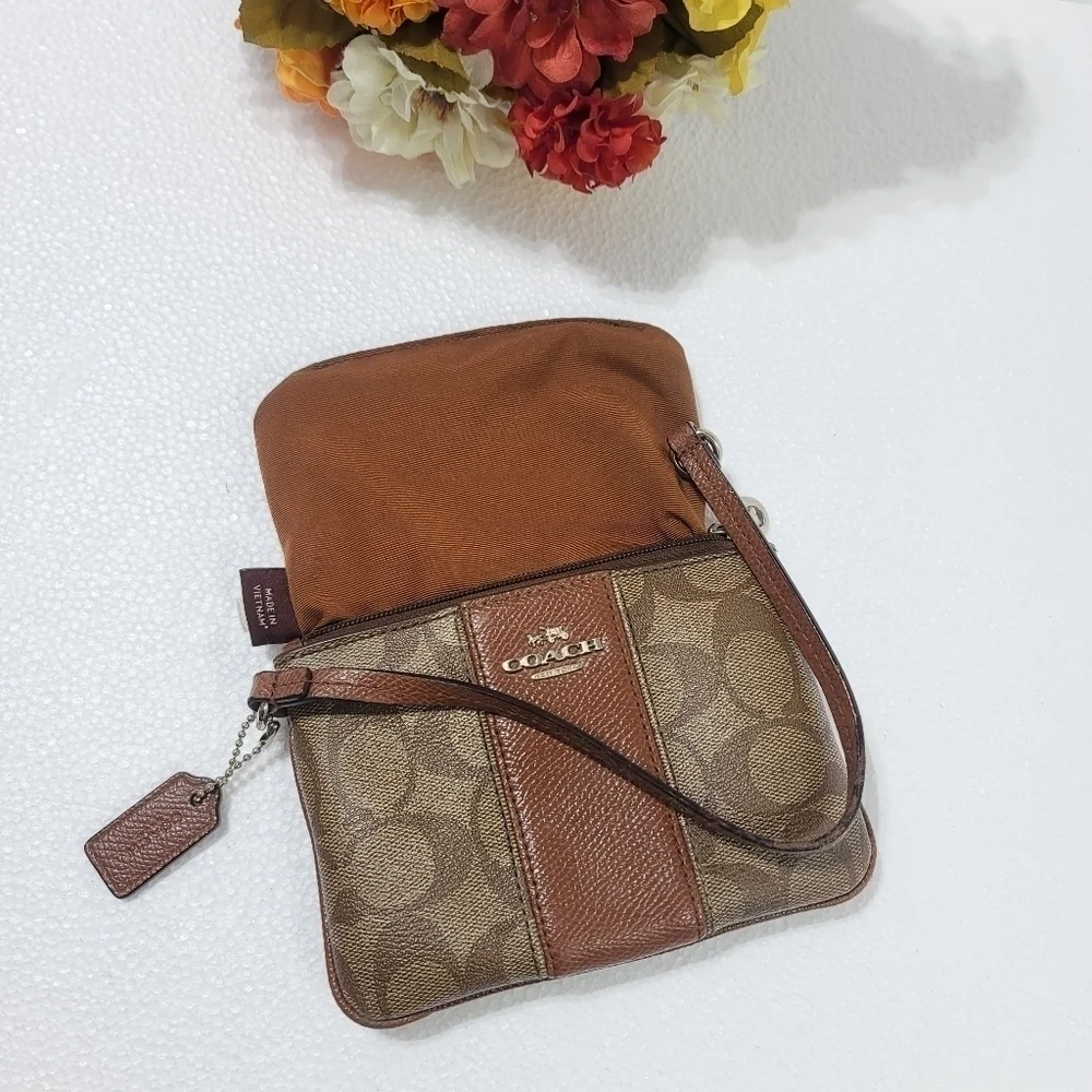 COACH WOMEN WRISTLET BROWN